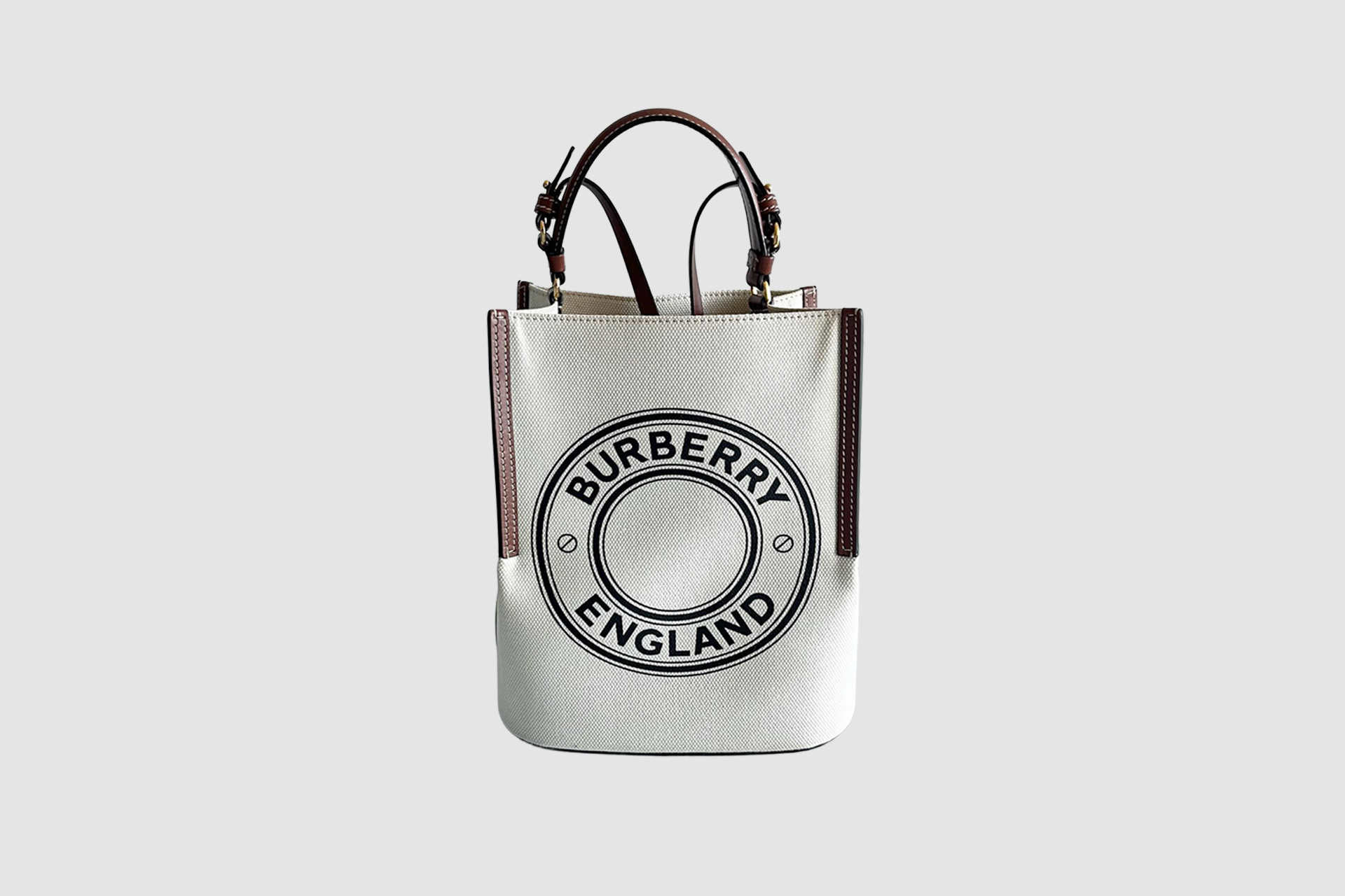 Sau khi phục hồi túi Burberry