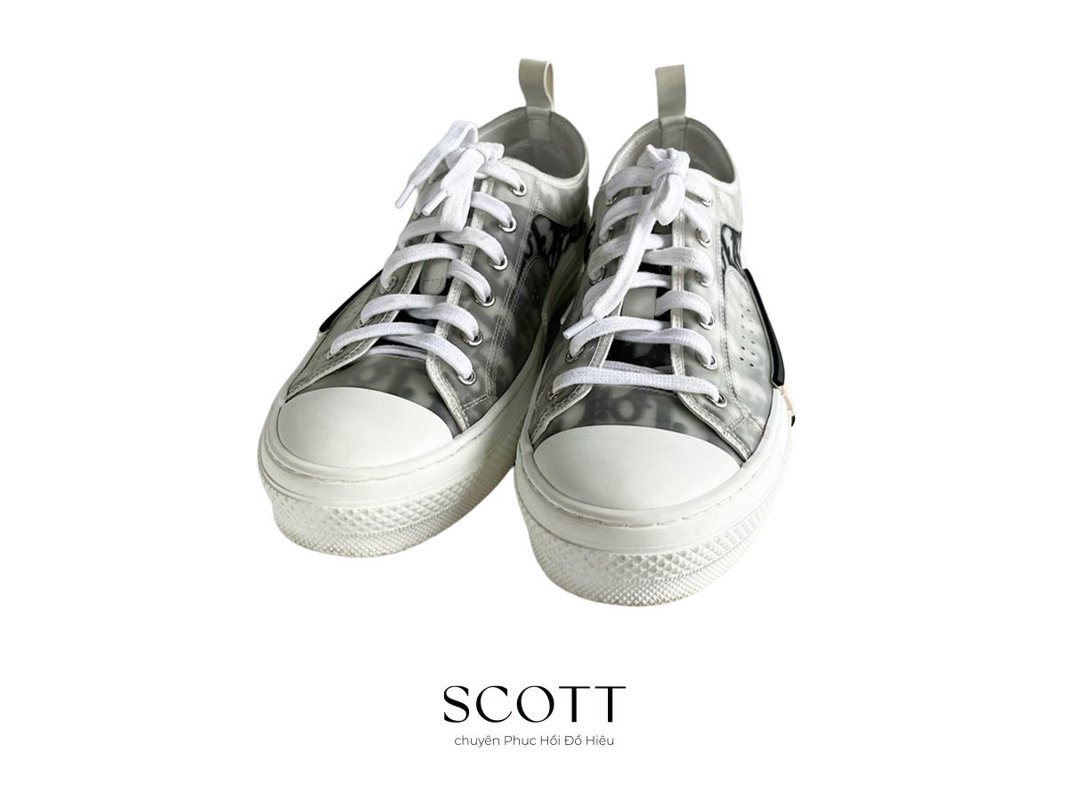 Giày Dior sau phục hồi Giày Dior sau phục hồi – góc trái