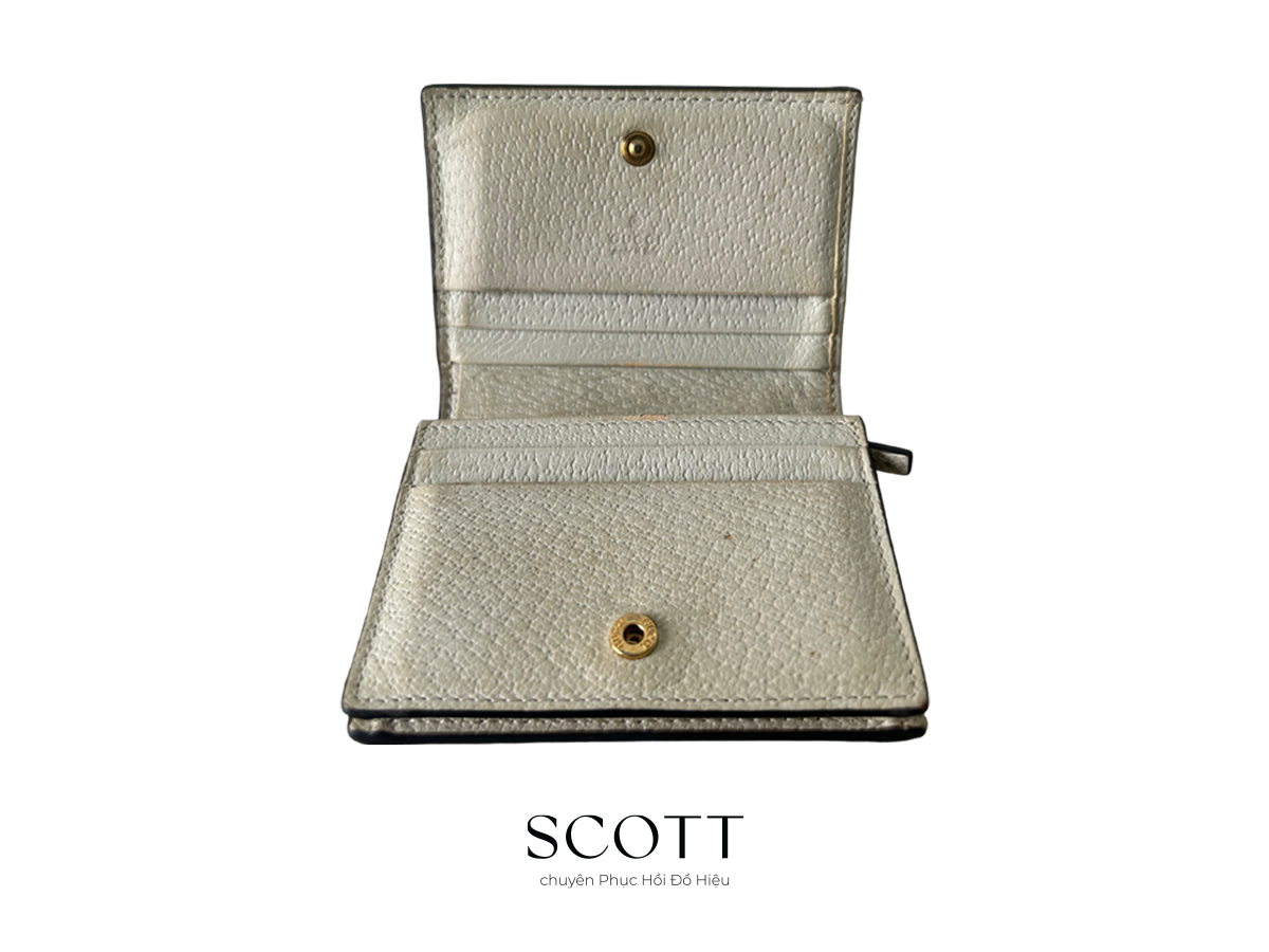 Ví Gucci da thật trước khi phục hồi – da xỉn màu, bề mặt khô cứng – SCOTT Phục Hồi Đồ Hiệu